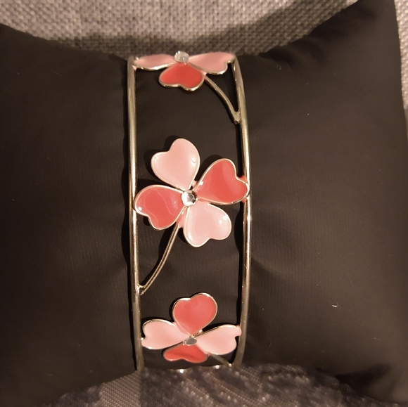 Floral pink and silver wire cuff bracelet - Picture 15 of 16